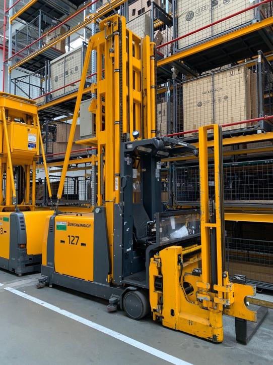 Metal working machines and work equipment (safety shoes)-4